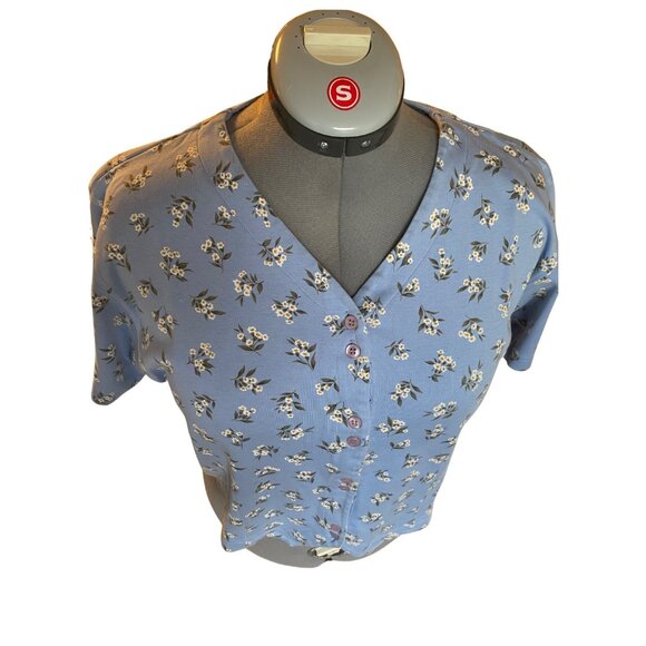 90s L.L. Bean Light Blue Top with florals - Picture 2 of 12
